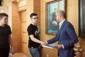 Apbalvojam ideju konkursa "Manas idejas top Rīgā" laureātus