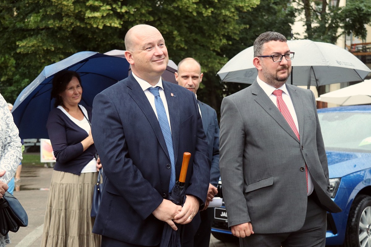 Līvu laukumā atklāta izstāde par Čehijas pilīm