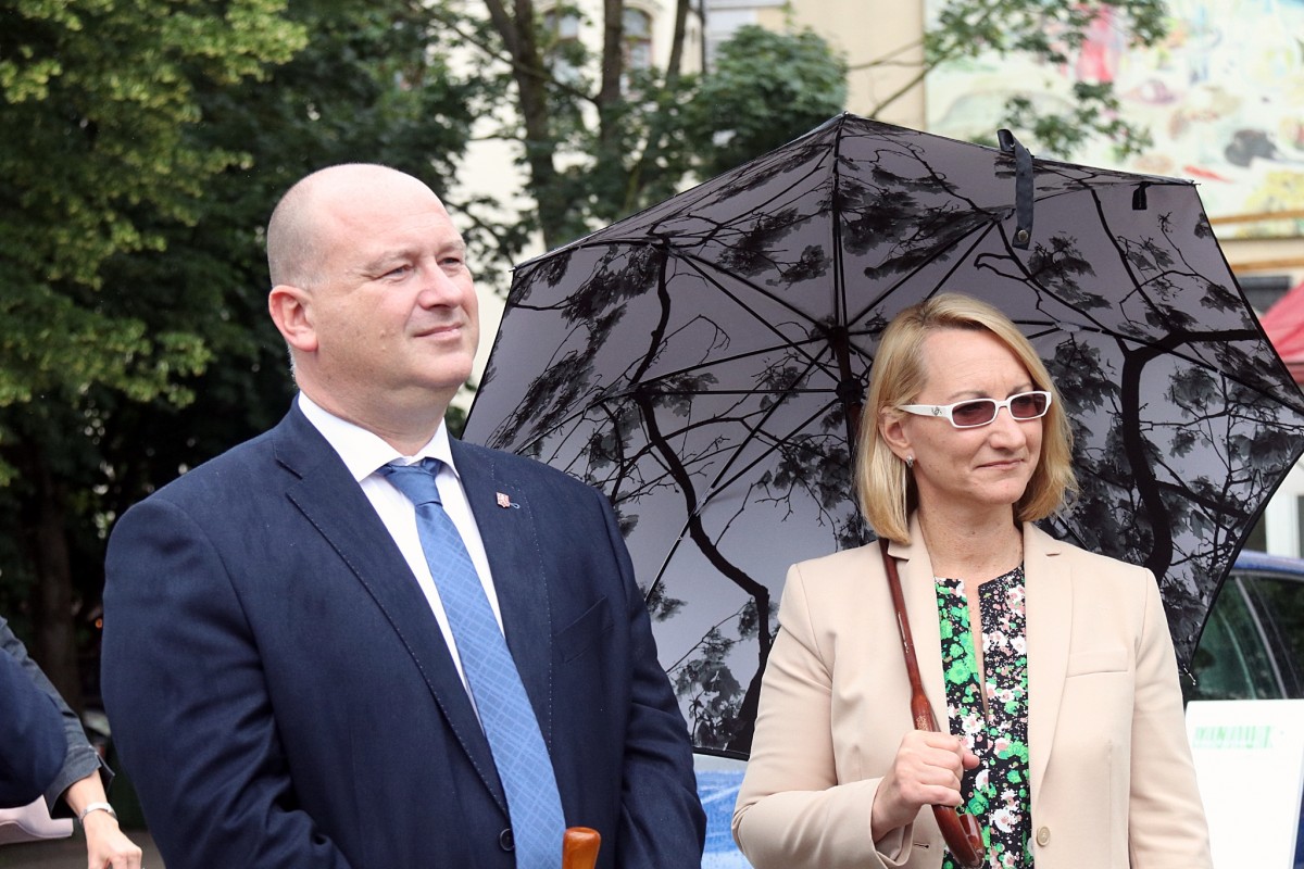 Līvu laukumā atklāta izstāde par Čehijas pilīm