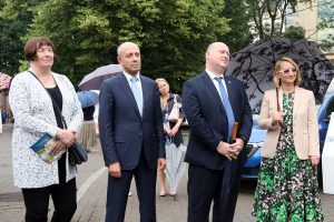 Līvu laukumā atklāta izstāde par Čehijas pilīm