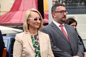 Līvu laukumā atklāta izstāde par Čehijas pilīm