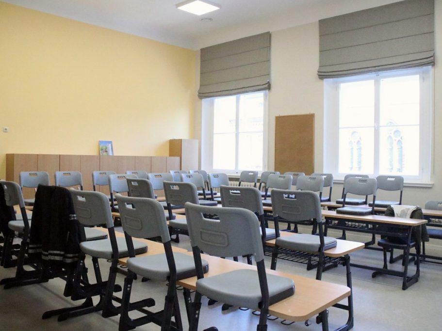 Rīgas izglītības iestāžu remontdarbus pabeigs pirms jaunā mācību gada