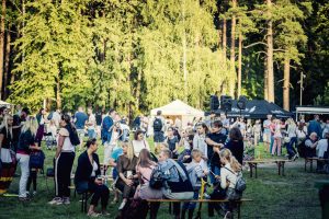 Pie Mežaparka topošās estrādes aizvadīts pirmais Lielais pikniks