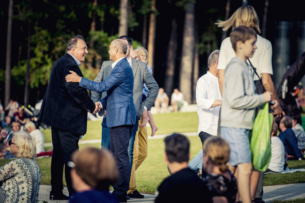 Pie Mežaparka topošās estrādes aizvadīts pirmais Lielais pikniks