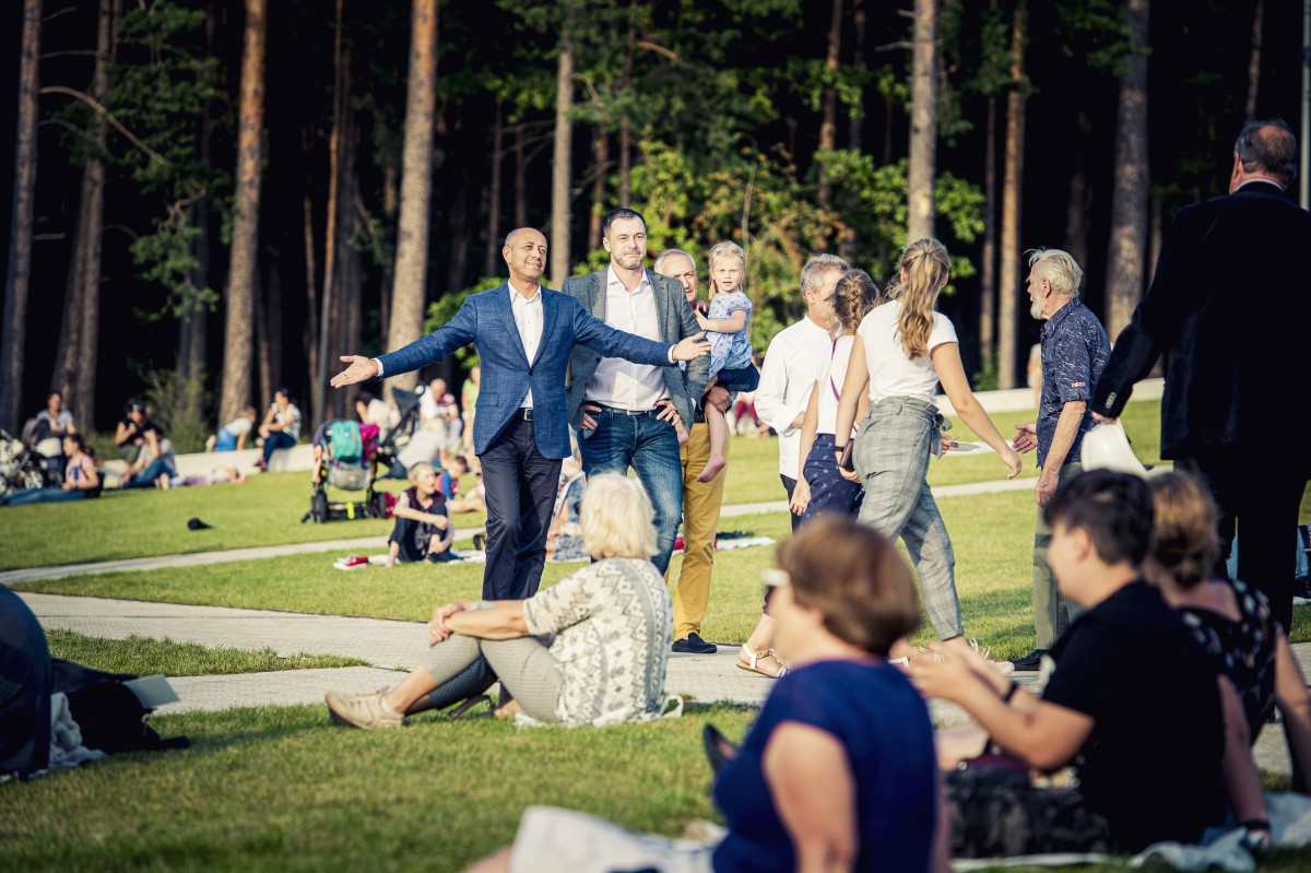 Pie Mežaparka topošās estrādes aizvadīts pirmais Lielais pikniks