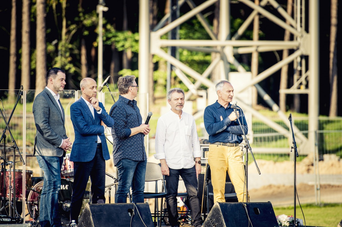 Pie Mežaparka topošās estrādes aizvadīts pirmais Lielais pikniks