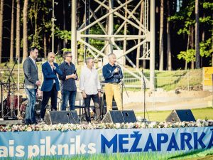 Pie Mežaparka topošās estrādes aizvadīts pirmais Lielais pikniks