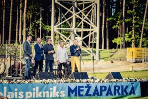 Pie Mežaparka topošās estrādes aizvadīts pirmais Lielais pikniks