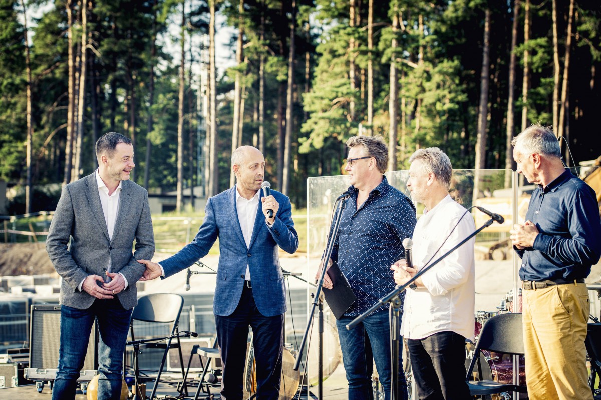 Pie Mežaparka topošās estrādes aizvadīts pirmais Lielais pikniks