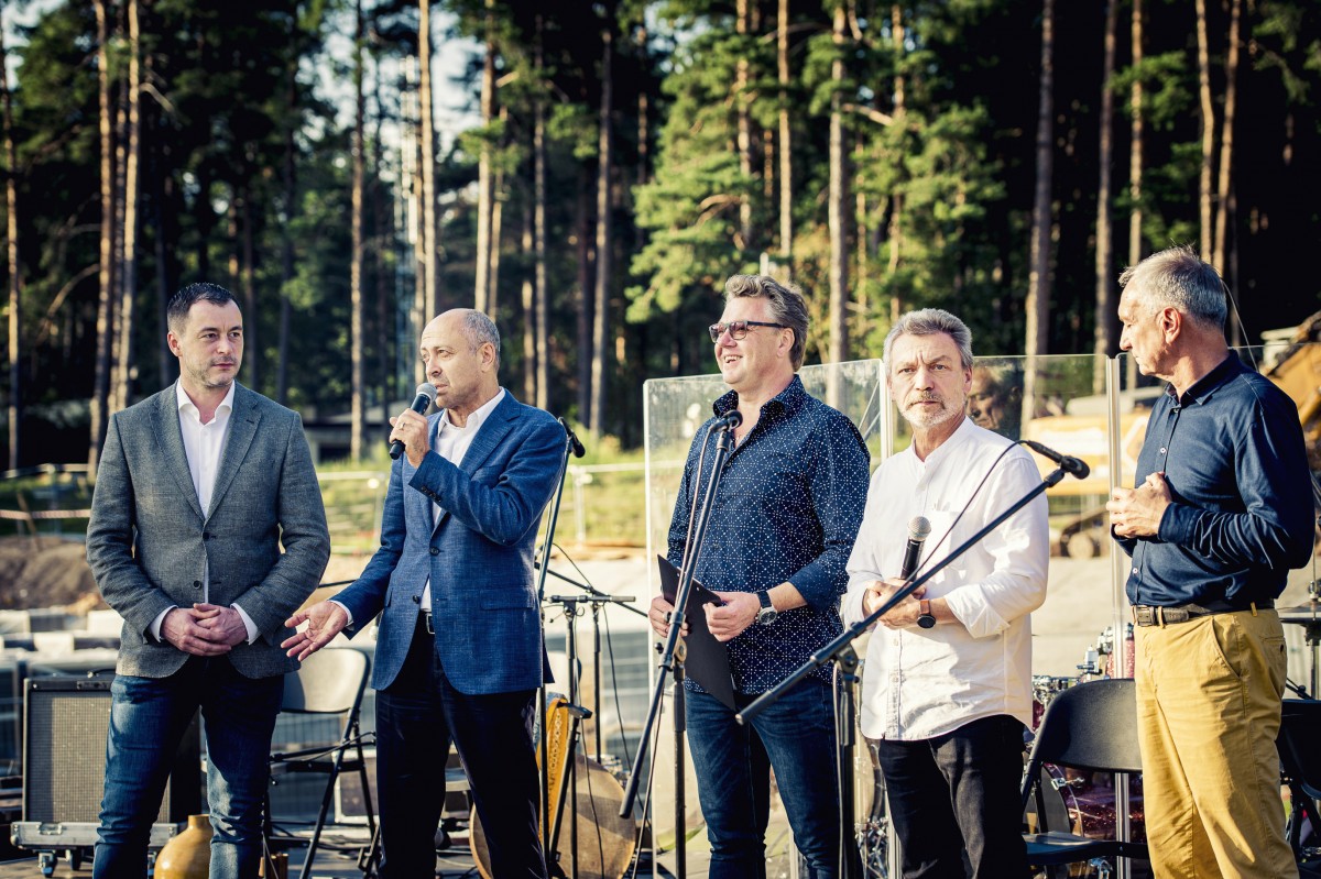 Pie Mežaparka topošās estrādes aizvadīts pirmais Lielais pikniks