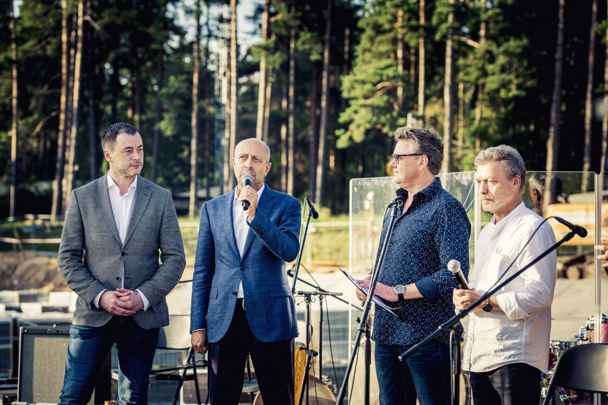 Pie Mežaparka topošās estrādes aizvadīts pirmais Lielais pikniks