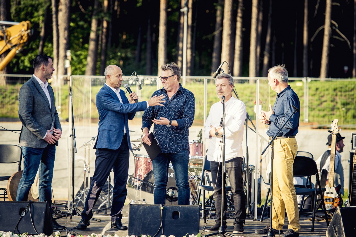 Pie Mežaparka topošās estrādes aizvadīts pirmais Lielais pikniks