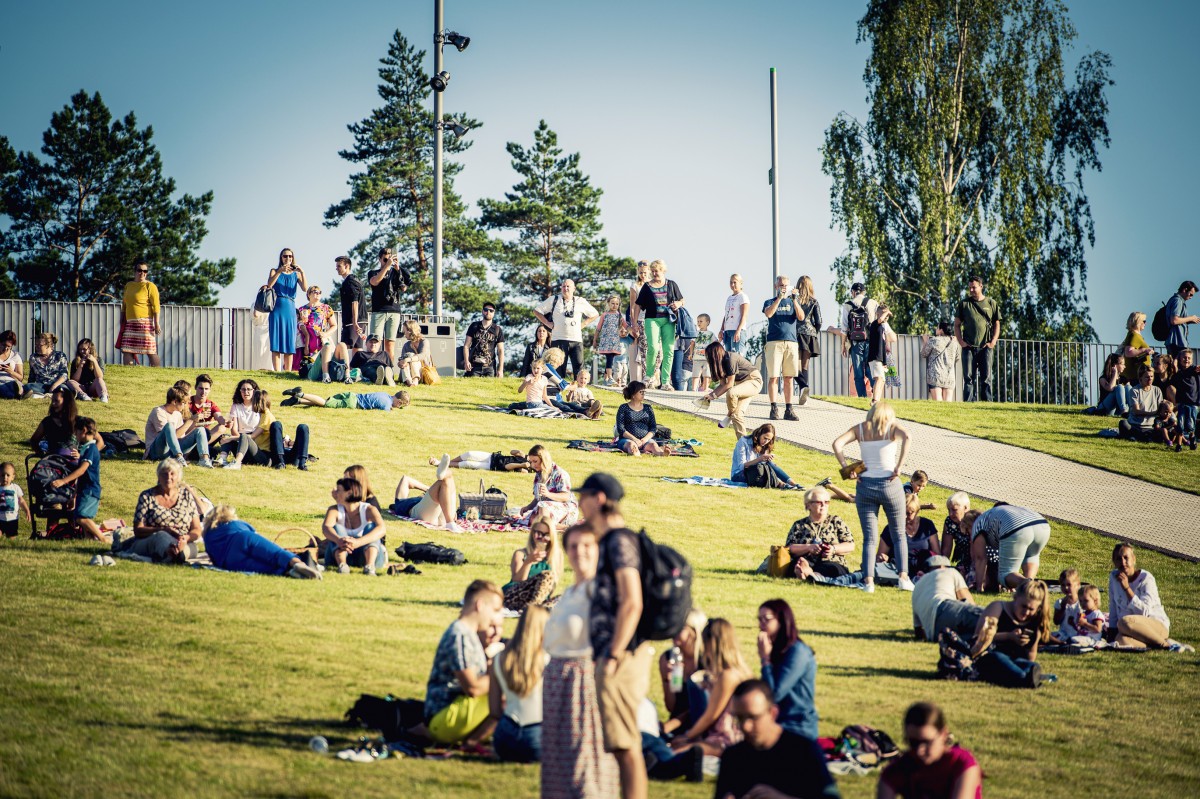 Pie Mežaparka topošās estrādes aizvadīts pirmais Lielais pikniks