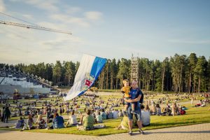 Pie Mežaparka topošās estrādes aizvadīts pirmais Lielais pikniks