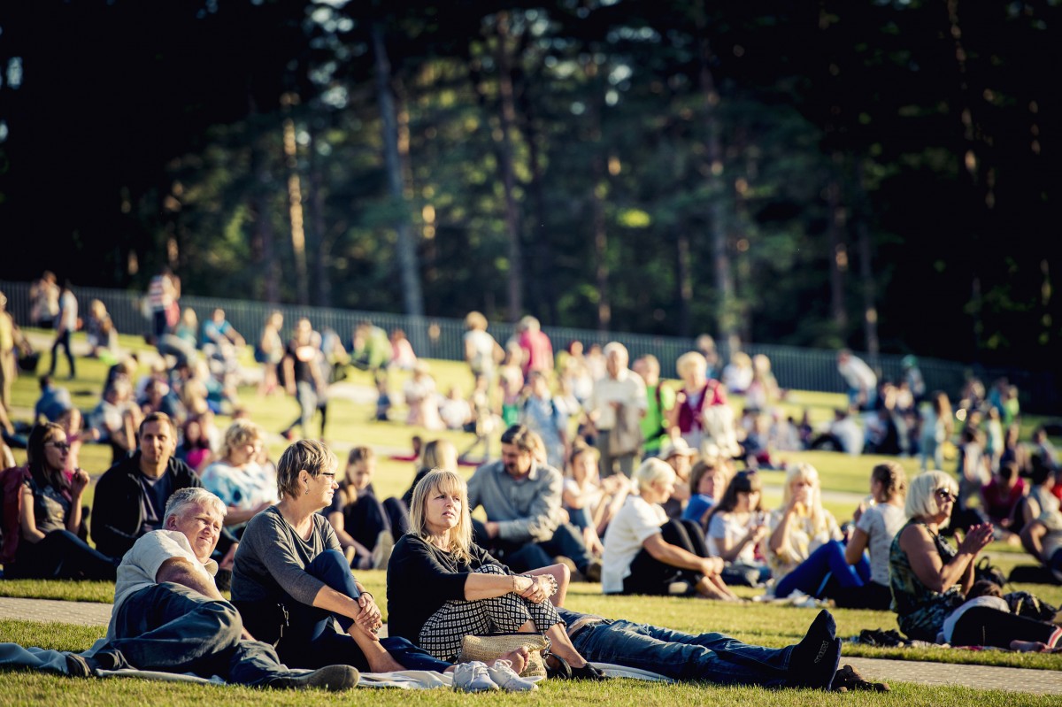 Pie Mežaparka topošās estrādes aizvadīts pirmais Lielais pikniks
