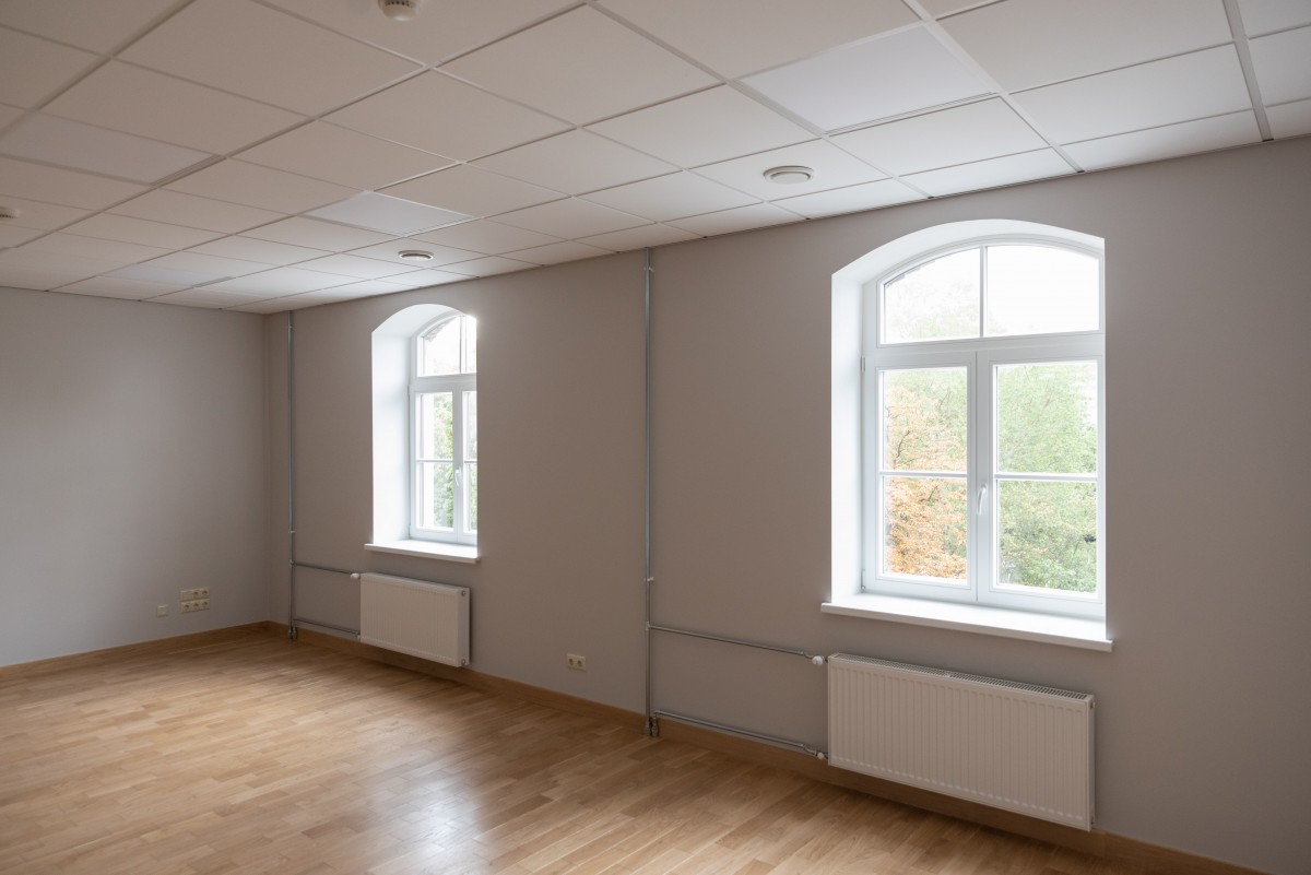 Arī nākamgad Valsts policijas Rīgas Ziemeļu iecirknī Allažu ielā turpinās renovācijas darbus