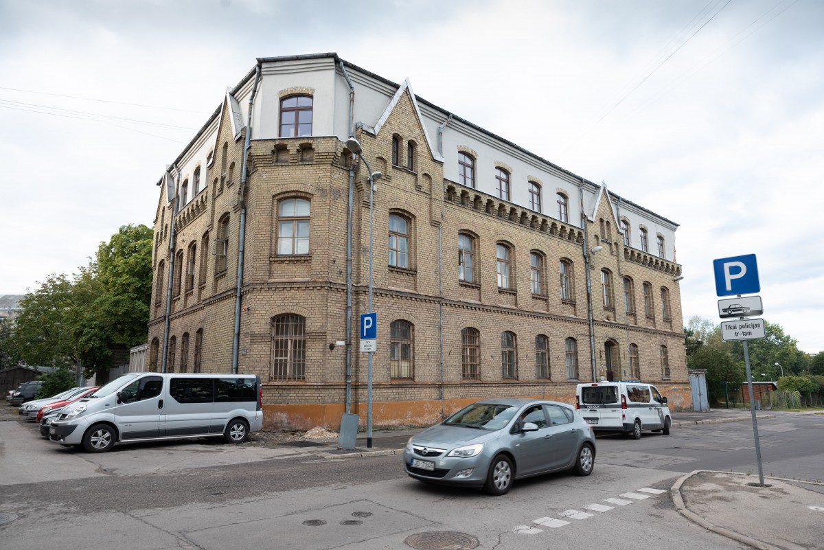 Arī nākamgad Valsts policijas Rīgas Ziemeļu iecirknī Allažu ielā turpinās renovācijas darbus