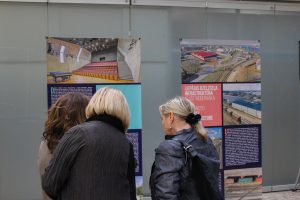 Rātsnamā atklāta ceļojoša izstāde „Vietas, ko maina būves”