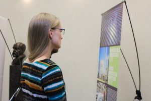 Rātsnamā atklāta ceļojoša izstāde „Vietas, ko maina būves”