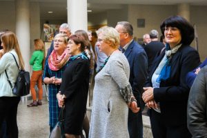 Rātsnamā atklāta ceļojoša izstāde „Vietas, ko maina būves”