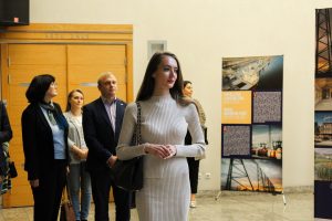 Rātsnamā atklāta ceļojoša izstāde „Vietas, ko maina būves”