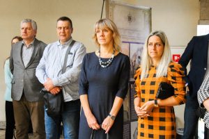 Rātsnamā atklāta ceļojoša izstāde „Vietas, ko maina būves”