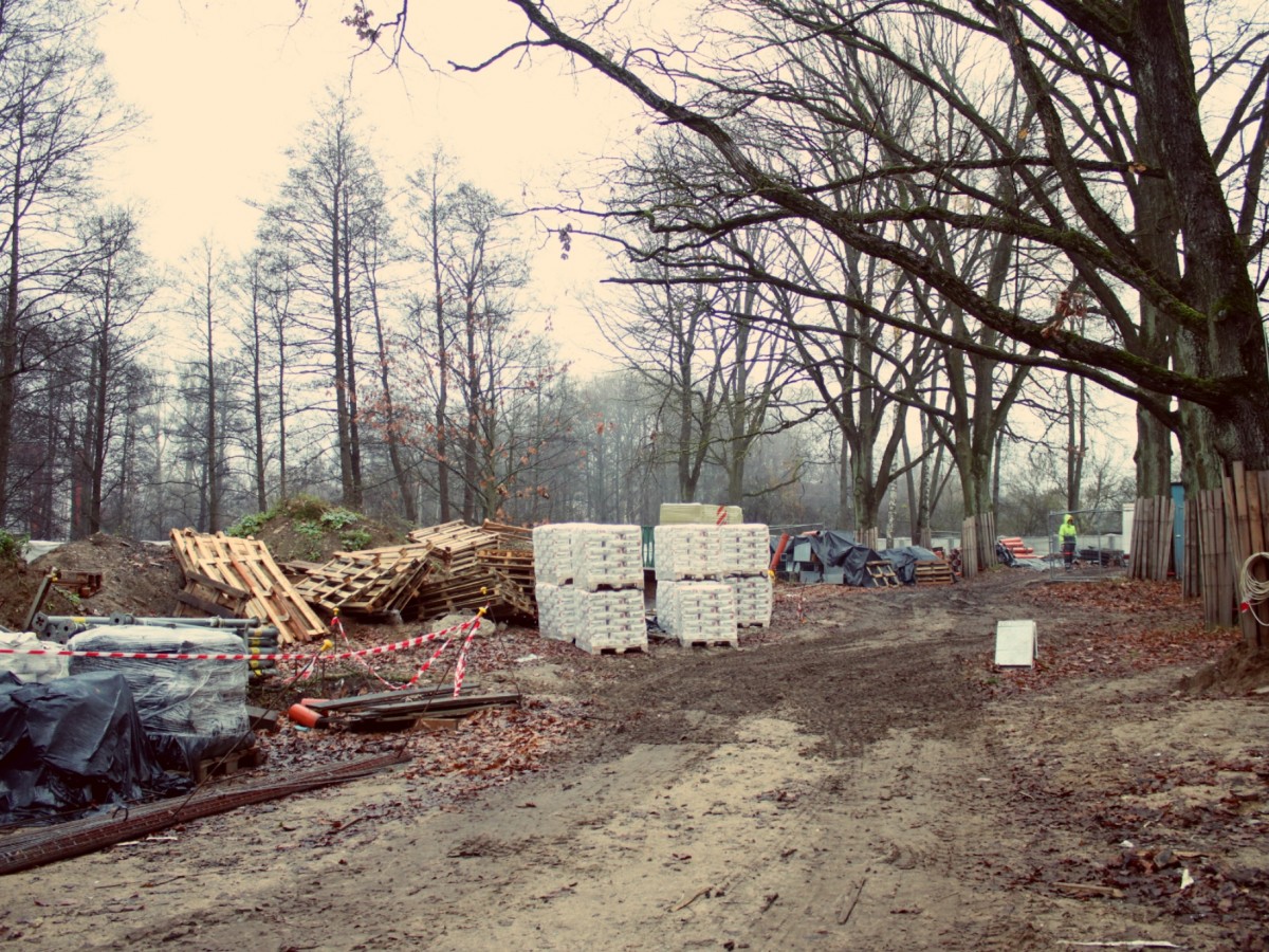 Projekts Nr. 8.1.2.0/18/I/008 “Rīgas Angļu ģimnāzijas Zvārdes ielā 1, Rīgā, piebūves būvniecība, nodrošinot ergonomiskas mācību vides ierīkošanu un inovatīvu informācijas un komunikācijas tehnoloģiju risinājumu ieviešanu”