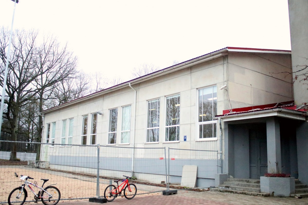 Projekts Nr. 8.1.2.0/18/I/008 “Rīgas Angļu ģimnāzijas Zvārdes ielā 1, Rīgā, piebūves būvniecība, nodrošinot ergonomiskas mācību vides ierīkošanu un inovatīvu informācijas un komunikācijas tehnoloģiju risinājumu ieviešanu”