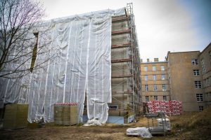 15.04.2020.-Pie Rīgas Angļu ģimnāzijas top moderna piebūve