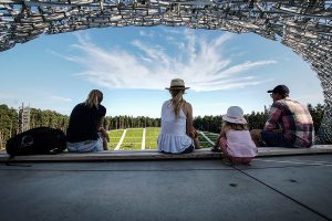 16.08.2020. Rīdzinieki un pilsētas viesi Lielā piknika laikā novērtē jauno Mežaparka estrādi