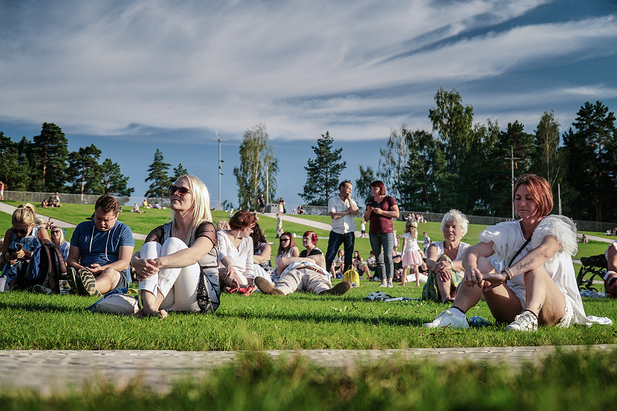 16.08.2020. Rīdzinieki un pilsētas viesi Lielā piknika laikā novērtē jauno Mežaparka estrādi