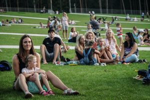 16.08.2020. Rīdzinieki un pilsētas viesi Lielā piknika laikā novērtē jauno Mežaparka estrādi
