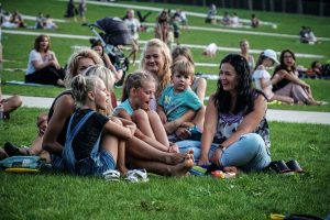16.08.2020. Rīdzinieki un pilsētas viesi Lielā piknika laikā novērtē jauno Mežaparka estrādi