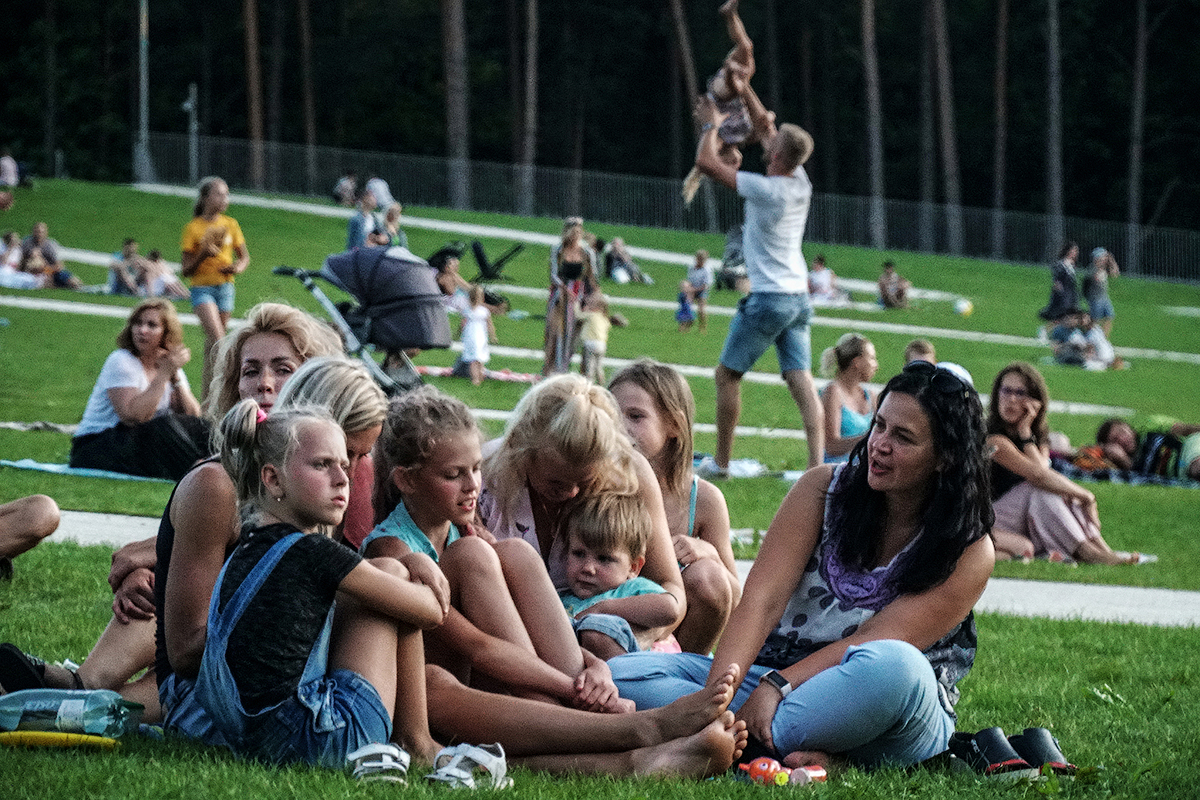 16.08.2020. Rīdzinieki un pilsētas viesi Lielā piknika laikā novērtē jauno Mežaparka estrādi