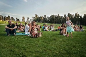 16.08.2020. Rīdzinieki un pilsētas viesi Lielā piknika laikā novērtē jauno Mežaparka estrādi