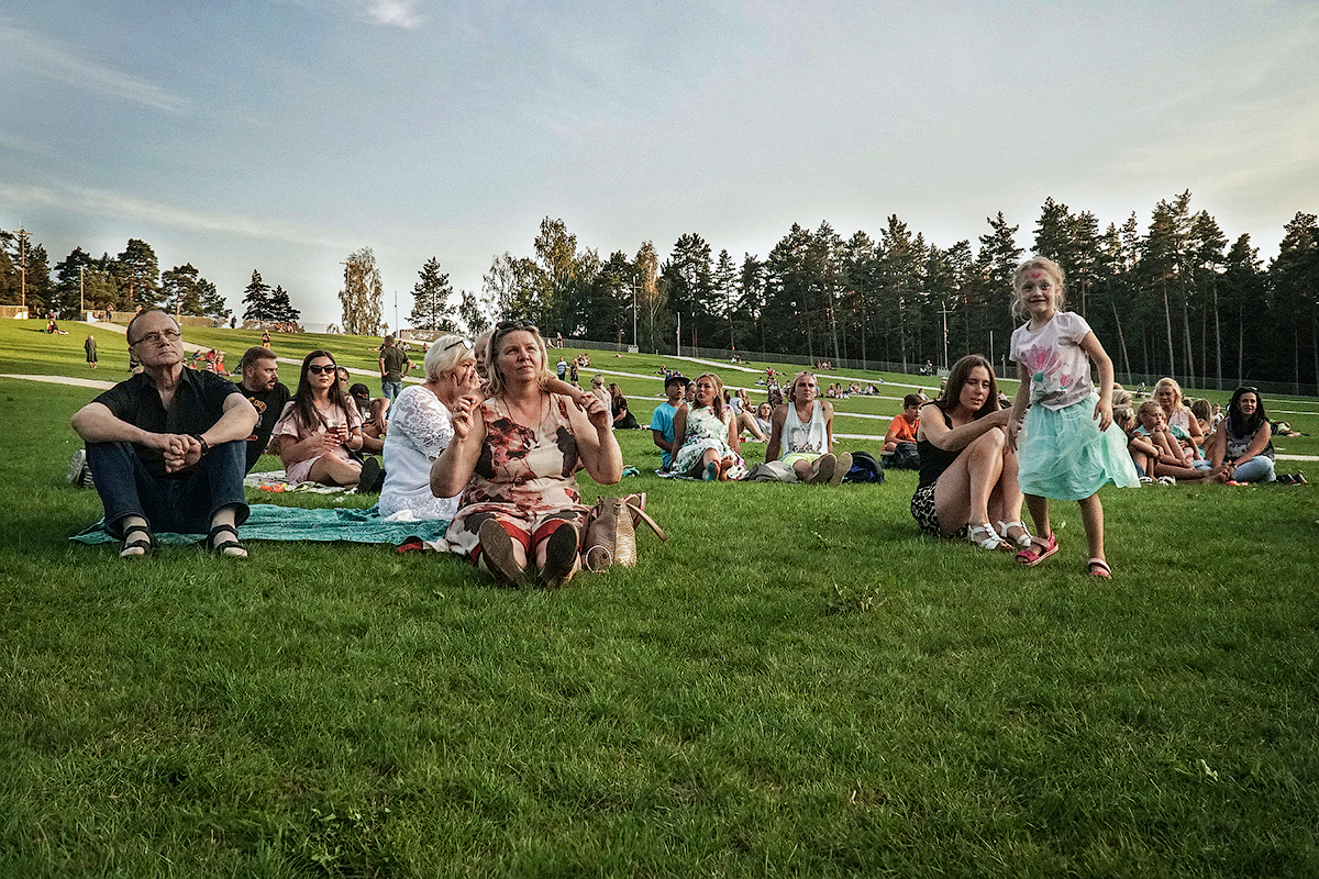 16.08.2020. Rīdzinieki un pilsētas viesi Lielā piknika laikā novērtē jauno Mežaparka estrādi