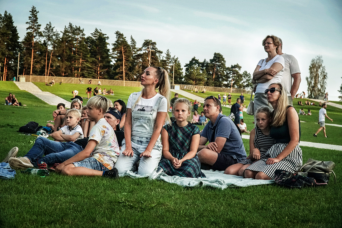 16.08.2020. Rīdzinieki un pilsētas viesi Lielā piknika laikā novērtē jauno Mežaparka estrādi