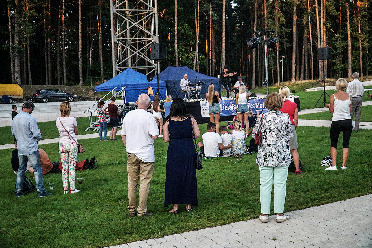 16.08.2020. Rīdzinieki un pilsētas viesi Lielā piknika laikā novērtē jauno Mežaparka estrādi