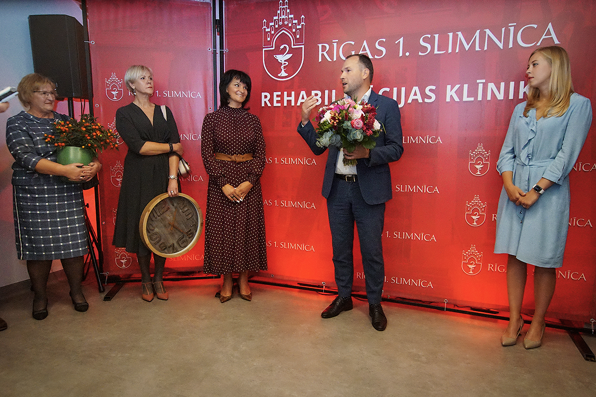 Apmeklētajiem atvērta atjaunotā Rīgas 1.slimnīcas Rehabilitācijas klīnikas ēka - atklāšana -21