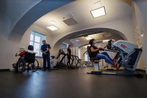 Apmeklētajiem atvērta atjaunotā Rīgas 1.slimnīcas Rehabilitācijas klīnikas ēka - atklāšana -15