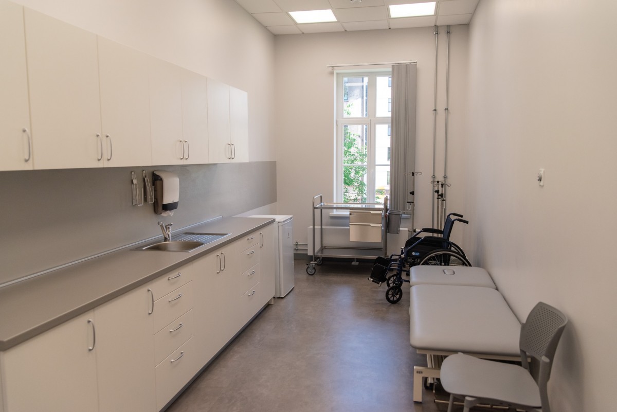 Apmeklētajiem atvērta atjaunotā Rīgas 1.slimnīcas Rehabilitācijas klīnikas ēka (interjers)-11