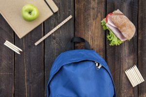 Rīgas izglītības iestāžu ēdināšanas pakalpojuma sniedzējiem par 90% samazinās nomas maksu