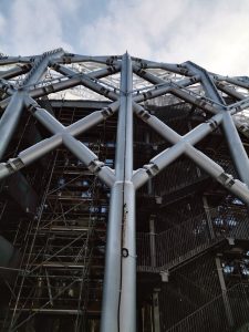 Turpinās Mežaparka Lielās estrādes noslēdzošie būvniecības darbi