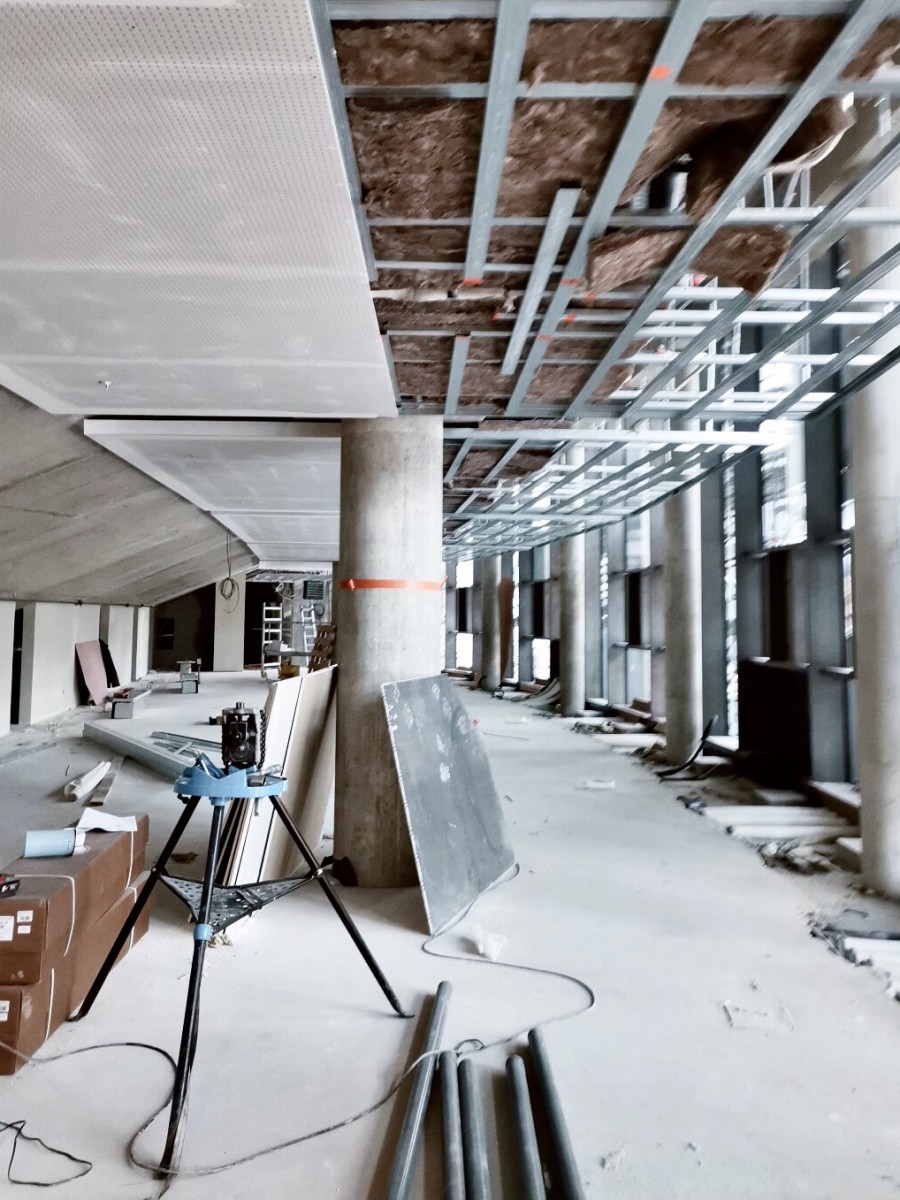 Turpinās Mežaparka Lielās estrādes noslēdzošie būvniecības darbi