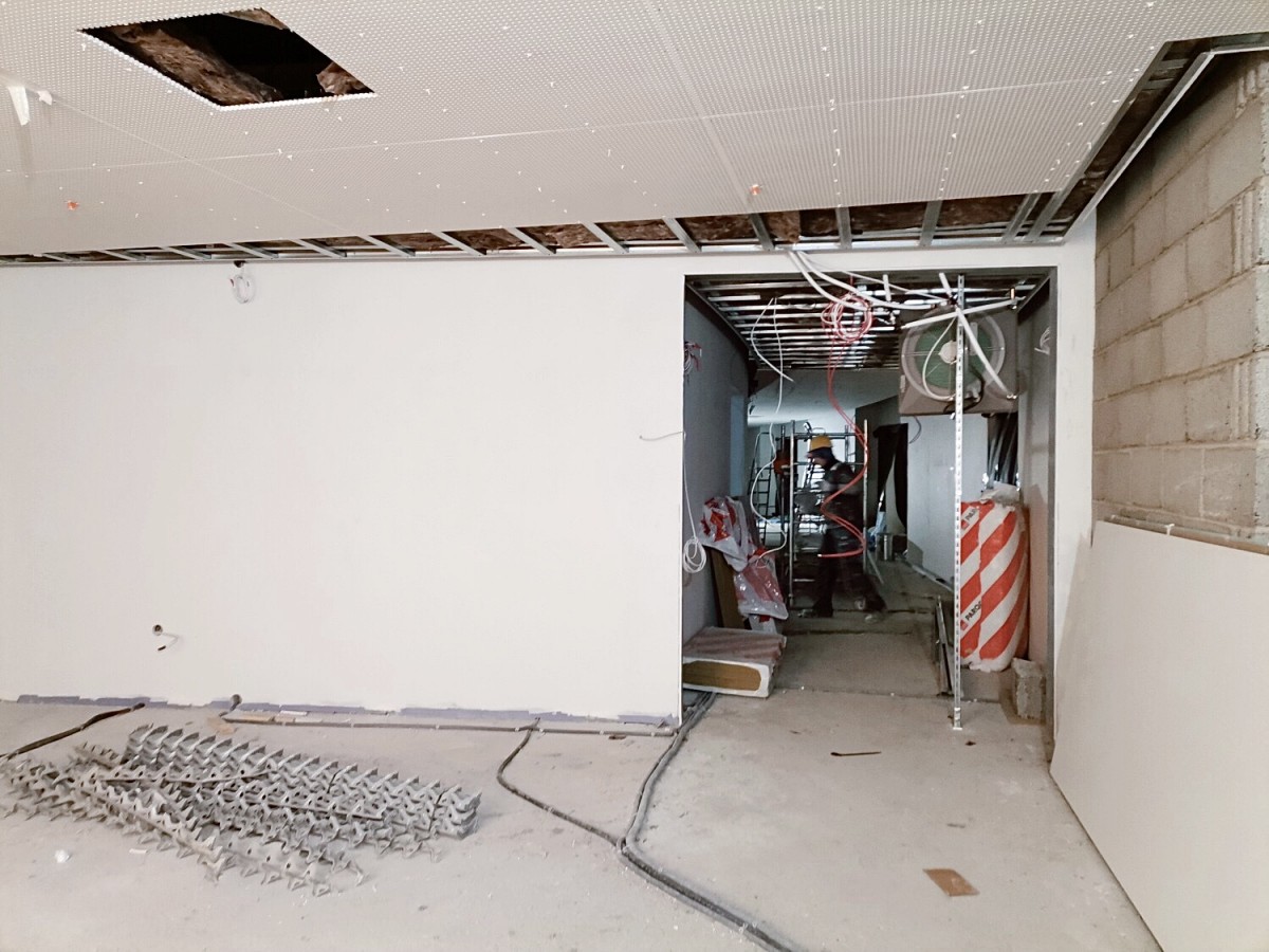 Turpinās Mežaparka Lielās estrādes noslēdzošie būvniecības darbi