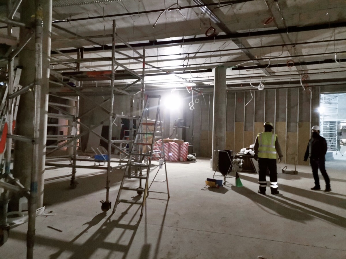 Turpinās Mežaparka Lielās estrādes noslēdzošie būvniecības darbi