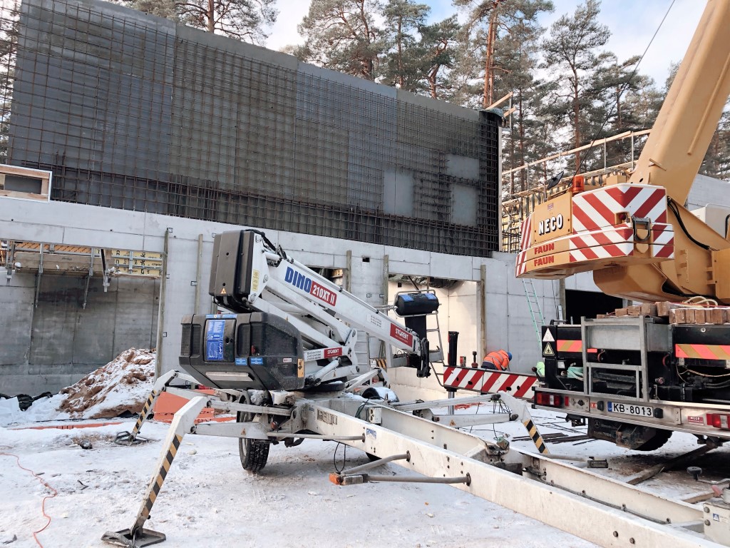 Turpinās Mežaparka Lielās estrādes noslēdzošie būvniecības darbi