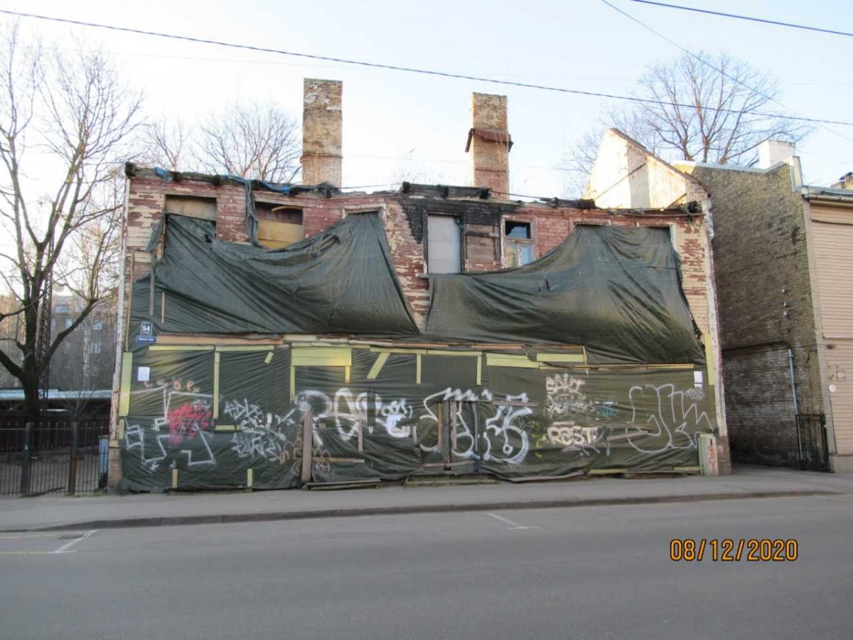 Rīgas dome uzdos īpašniekiem sakārtot graustus Matīsa ielā 54 un Pētersalas ielā 6