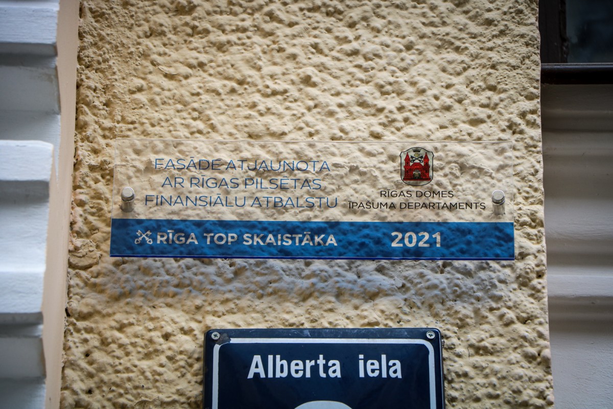 Atjaunota viena no jūgendstila pērlēm - nams Alberta ielā 2