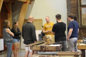 Aizvadīta meistarklase par vēsturisko koka ēku detaļām